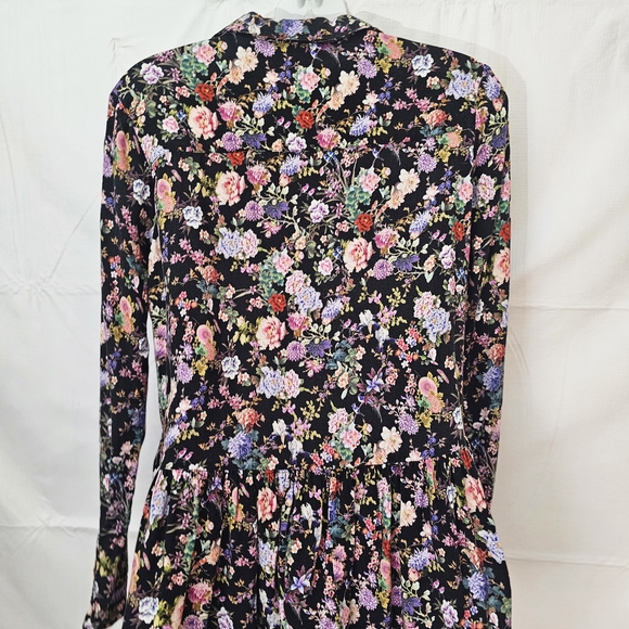 Tuckernuck Multicolor Floral Blouse - Picture 14 of 15